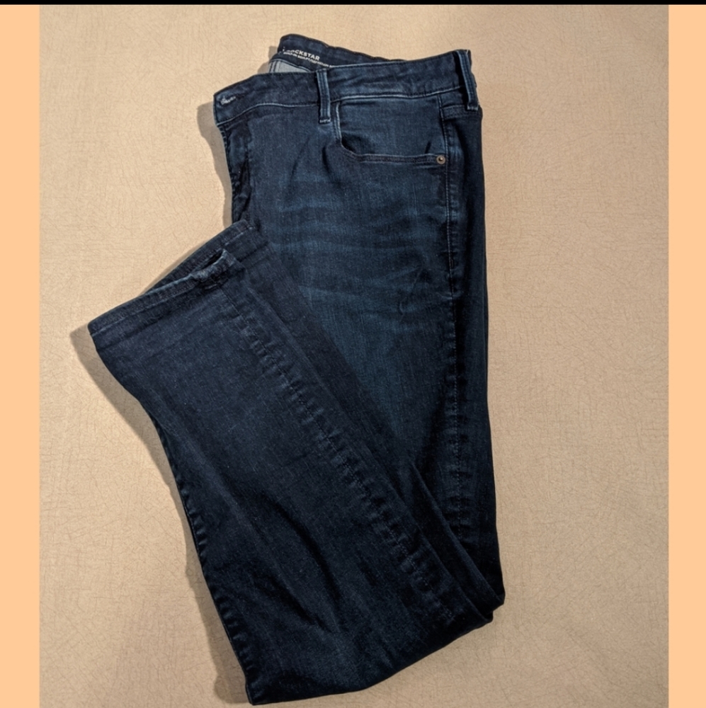 OLD NAVY ROCKSTAR BUILT IN SCULPT JEANS